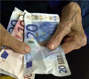 Die Betrüger sind gewitzt, die Senioren gutgläubig. In Bremerhaven wurden so allein in einem Fall 60.000 Euro erbeutet.