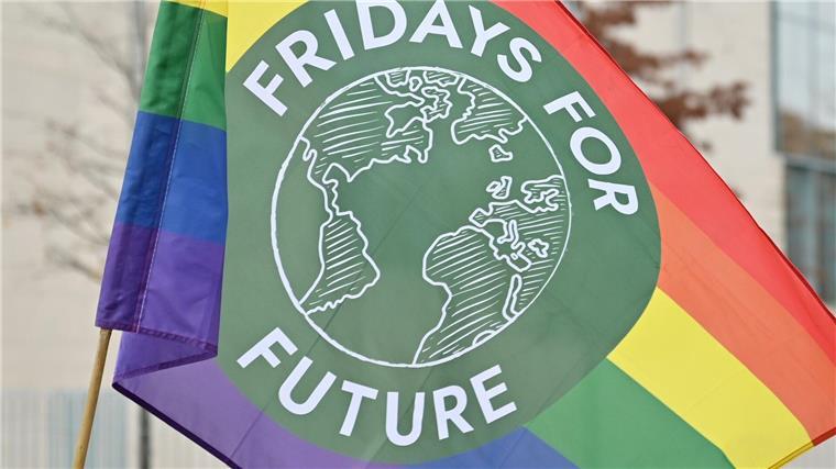 Tausende demonstrieren für Klimaschutz und Demokratie Die Bewegung Fridays for Future mobilisiert bundesweit für Klimaschutz und gegen Rechtspopulismus. (Symbolbild)