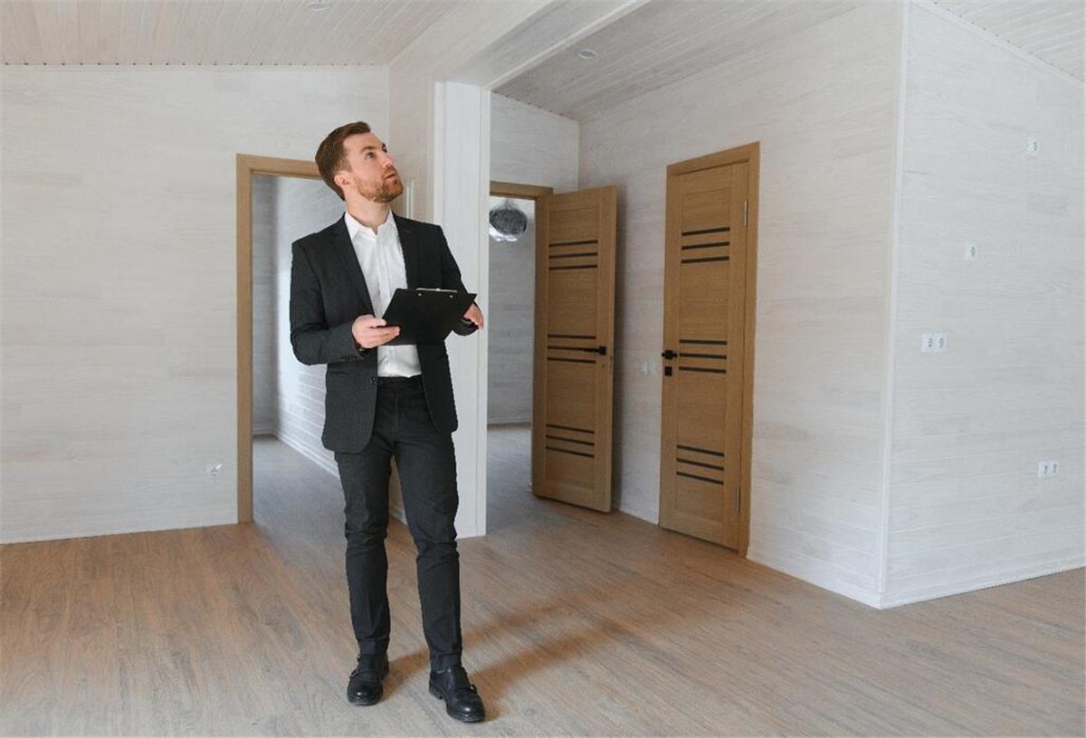 Immobilienbewertung bei Scheidung oder Erbschaft: Worauf es ankommt Immobilienmakler im Raum