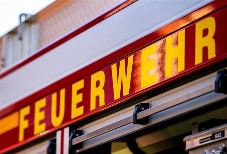 Schwere Evakuierung: Bewohner wollten das brennende Haus nicht verlassen Die Bewohner des Mehrfamilienhauses wollten sich nicht so wirklich retten lassen. Das erschwerte die Evakuierung. Brandstiftung ist nicht auszuschließen.