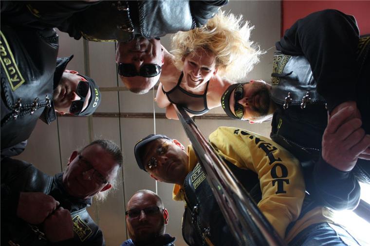 Zusammengefasst! Das war der Donnerstag im nord24-Land Die Biker vom MC Ozelot machen am Wochenende eine Party. Und die Bedienungen laufen dort "oben ohne" rum.