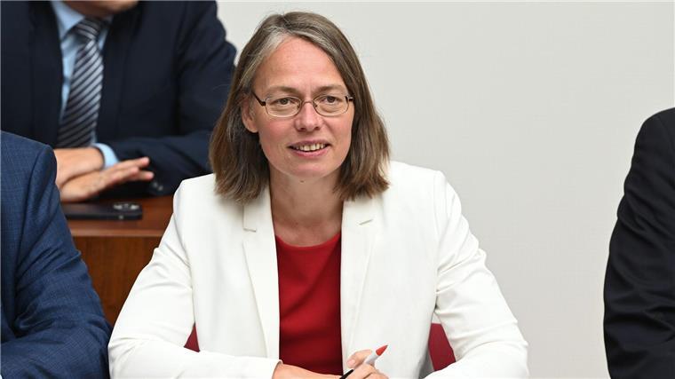 Bremens Bildungssenatorin bleibt - Antrag gescheitert Die Bildungssenatorin wurde in ihrem Amt bestätigt.