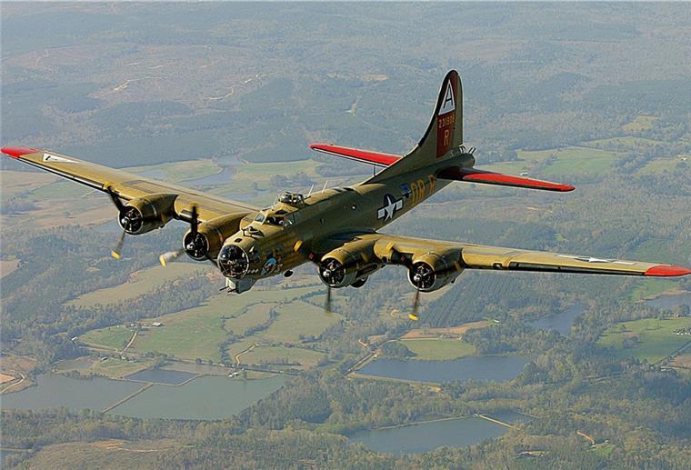 Sprung aus dem brennenden Bomber rettet nicht allen das Leben Bomber des Typs B-17