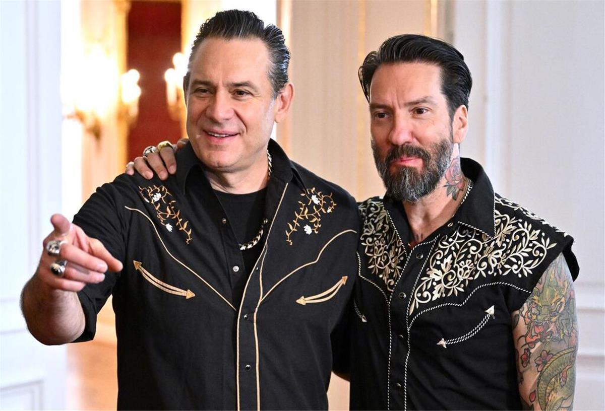 The BossHoss singen und trainieren mit Schwarzenegger Die BossHoss-Sänger Sascha Vollmer (links) und Alec Völkel sind mit Schwarzenegger seit Jahren befreundet.
