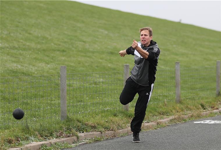 Die Boßler des KBV Schweewarden (hier Timo Stolle) hätten noch ein Spiel in der Landesliga vor sich. Zudem stehen sie im Landespokal-Halbfinale.