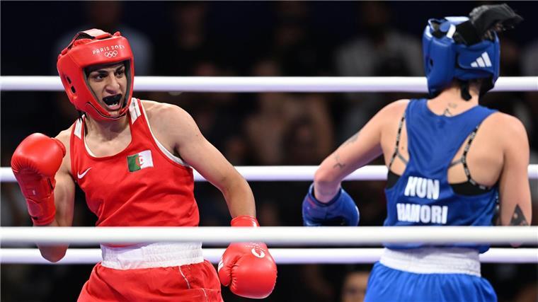 Boxerin Khelif trotzt Geschlechter-Debatte und holt Medaille Die Boxerin Khelif aus Algerien hat eine Medaille sicher.
