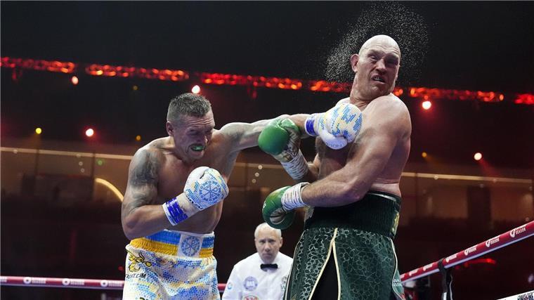Rückkampf in Riad: Usyk und Fury bitten erneut zum Spektakel Die Boxwelt fiebert auf den Rückkampf zwischen Tyson Fury (r) und Oleksandr Usyk hin