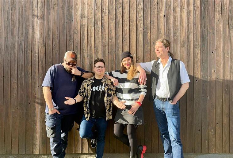 Picknickkonzert im Nordenhamer Sportboothafen Die Braker Band "MiddnMang" spielt in Nordenham.