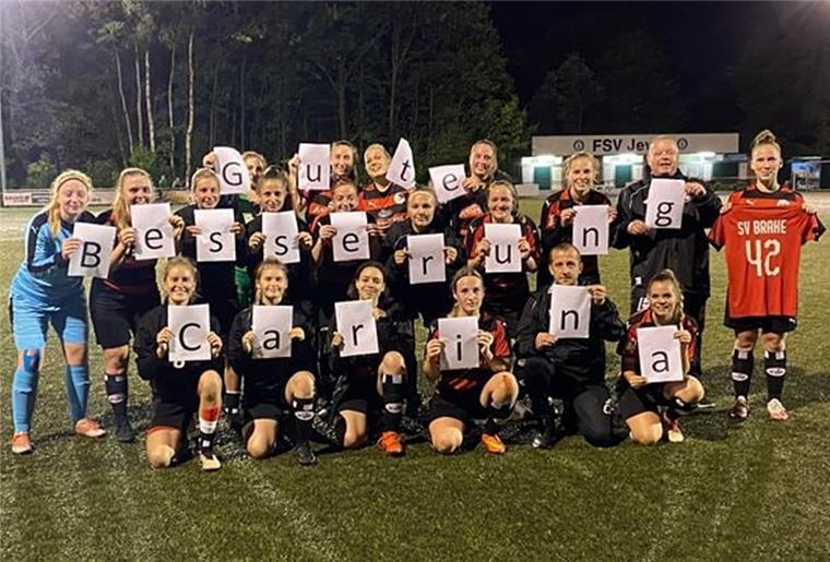 Fußballerinnen des SV Brake erreichten Bezirkspokal-Viertelfinale Die Braker Mannschaft widmete den Sieg ihrer verletzten Spielerin Carina Bakenhus.