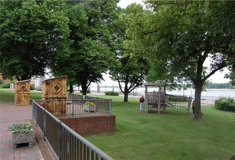 Die Braker Stadtkaje ist ein Schmuckstück. Doch neben Spielschiff und den neuen Strandkörben soll es weitere Angebote geben, so der Tenor der Zusammenkunft.