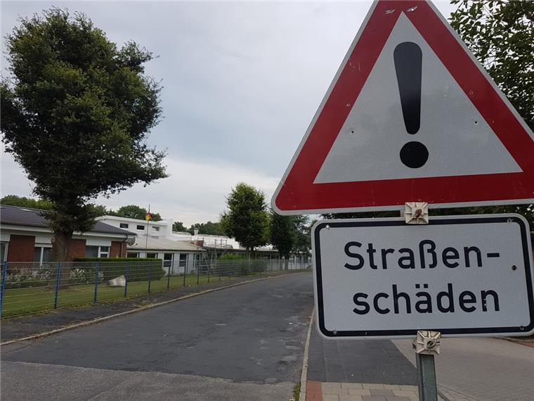 Ein Neubürger fragt: Warum führt eine Rallye-Piste durch die Stadt? Die Braunstraße in Grünhöfe ist eine der größten Buckelpisten in Bremerhaven.