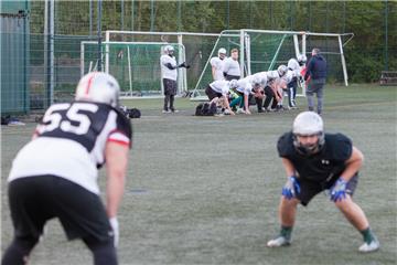Die Bremerhaven Seahawks haben fleißig trainiert, um für ihr Heimdebüt fit zu sein. Am Sonntag sind die Oldenburg Knights im Nordseestadion zu Gast.