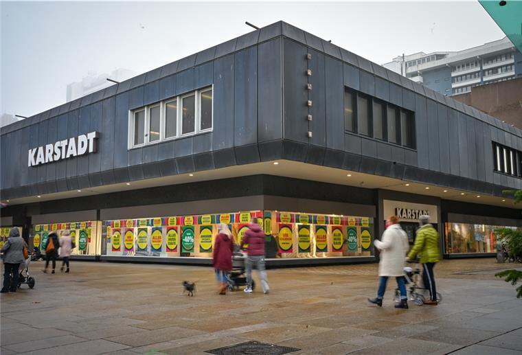 Alte Karstadt-Häuser: So machen es andere Städte Die Bremerhavener Innenstadt vor dem Abzug von Karstadt und Saturn.