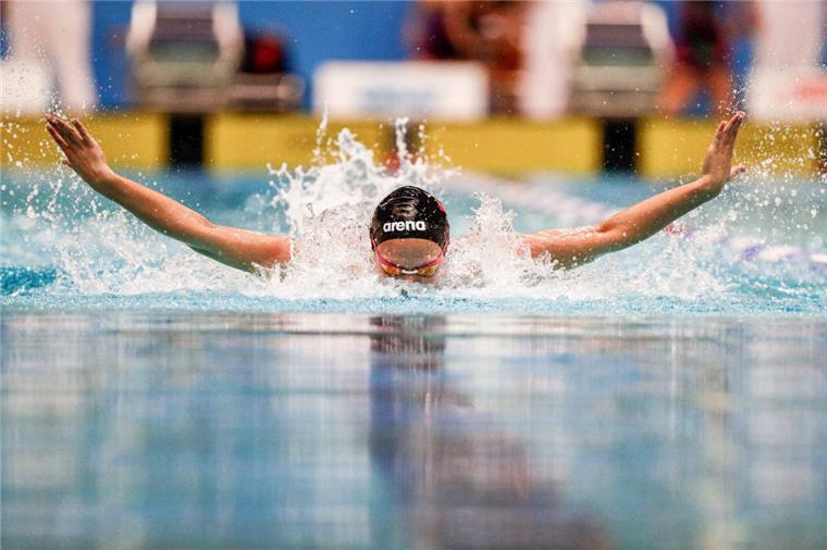 Diese Bremerhavenerin will in Helsinki um EM-Medaillen schwimmen Die Bremerhavenerin Yara Hierath reist im Juli nach Finnland.