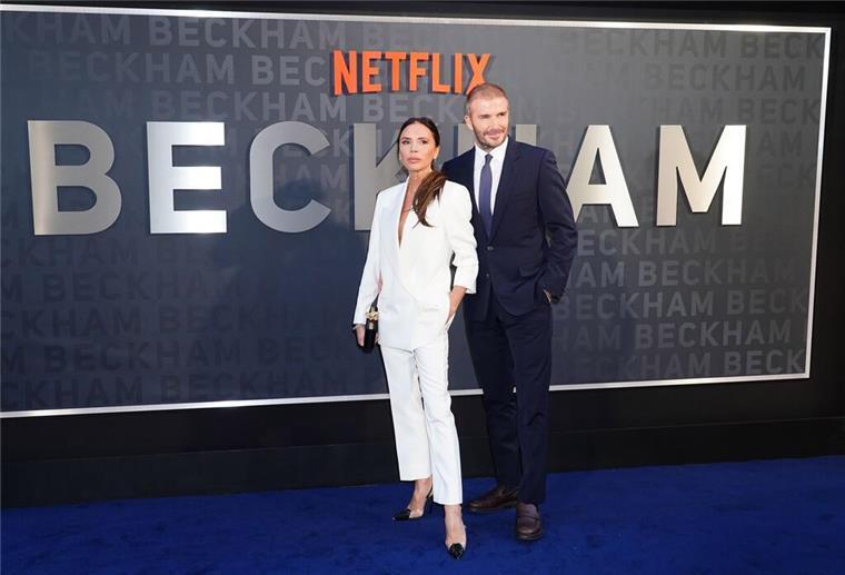 Victoria Beckham war in Spanien „unglücklich wie nie“ Die britische Modedesignerin Victoria Beckham und der Ex-Fußballstar David Beckham kommen zur Premiere der Netflix-Dokumentation in London.