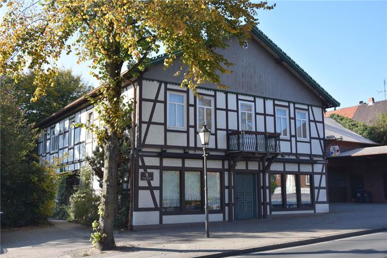 Sittensen: Bürger wollen historische Gebäude am Markt erhalten Die Bürger, die an einer Umfrage der Zevener Zeitung teilgenommen haben, stimmten mit großer Mehrheit für den Erhalt der historischen Gebäude am Markt. Abgebildet ist das Henkies-Haus.