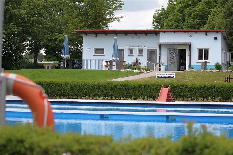 Unsicherheit überschattet das Anbaden in Kirchtimke Die Bürger haben das Freibad Kirchtimke in Schuss gebracht. Am Samstag wird es wiedereröffnet.