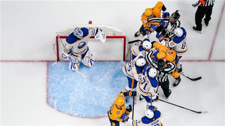 Niederlagen für deutsche NHL-Spieler Die Buffalo Sabres mit JJ Peterka unterlagen in einem hitzigen Duell bei den Nashville Predators.