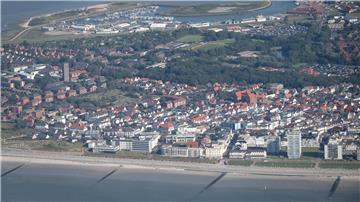 Die Buhnenfelder im Westen der ostfriesischen Insel werden mit neuem Sand aufgespült - so soll Norderney vor Sturmfluten geschützt bleiben. (Archivbild) 
