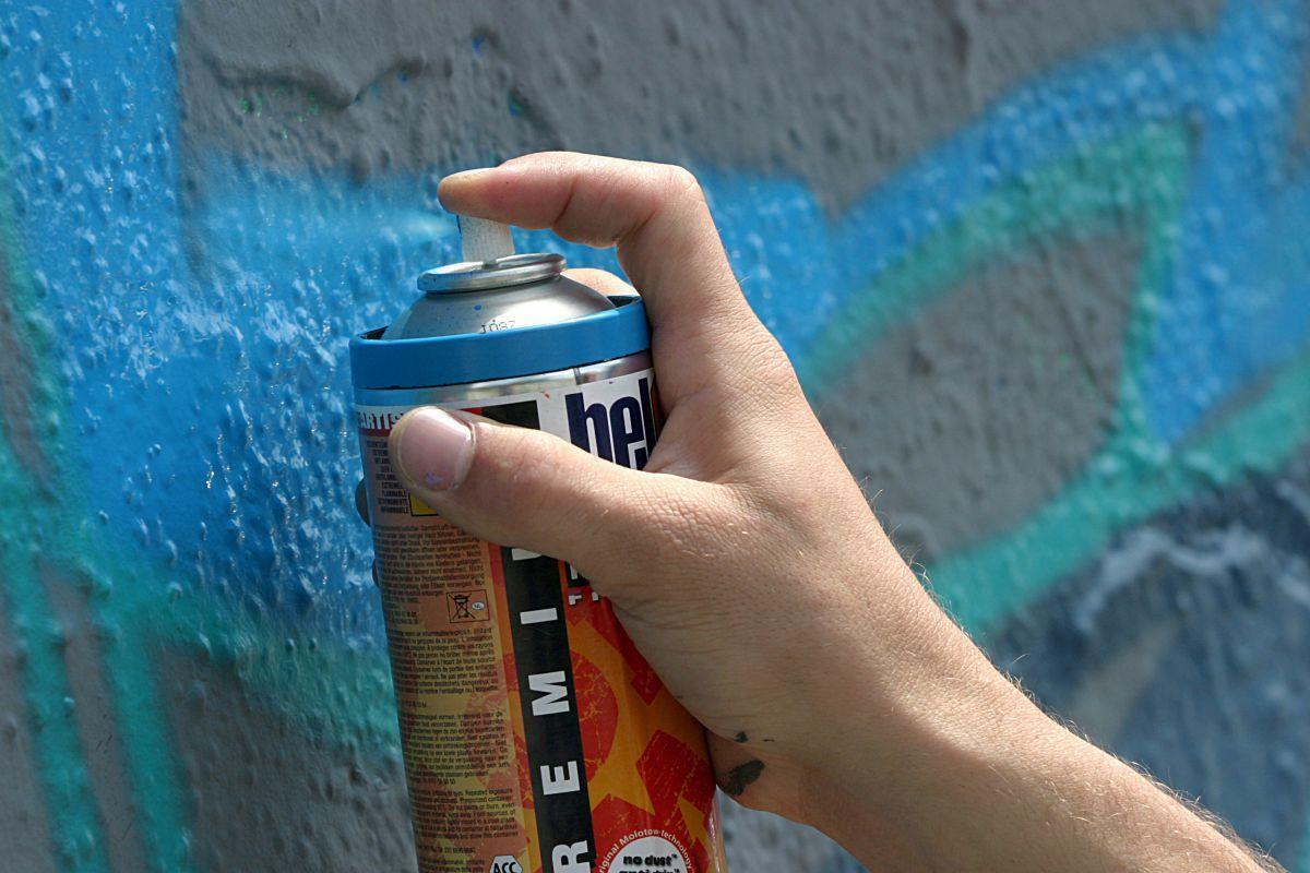 Die Bundespolizei hat in Cuxhaven einen Graffiti-Sprayer erwischt.