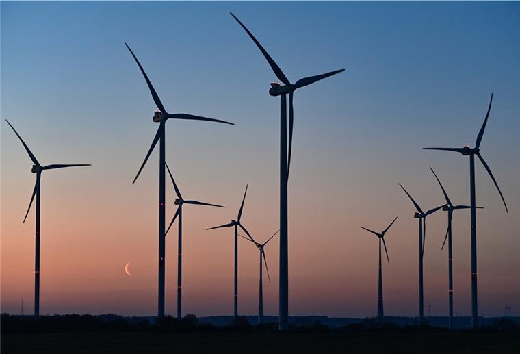 Die Bundesregierung will in einem weiteren Schritt zusätzliche Flächen für den Ausbau der Windkraft an Land schaffen.