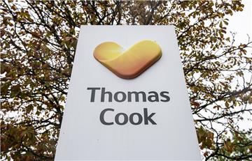 Das Logo des britischen Reisekonzerns Thomas Cook vor der Zentrale des deutschen Ablegers.
