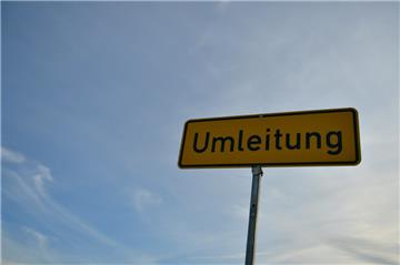 Die Bundesstraße 71 zwischen Stinstedt und Heerstedt wird erst ab Montag, 13. Mai, gesperrt. Die Umleitung soll über Loxstedt, Nesse, Hahnenknoop, Bramstedt, Bokel und Stubben erfolgen.
