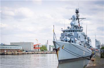 Die Bundeswehr-Fregatte &quot;Augsburg&quot; im Kaiserhafen. Foto: Hartmann