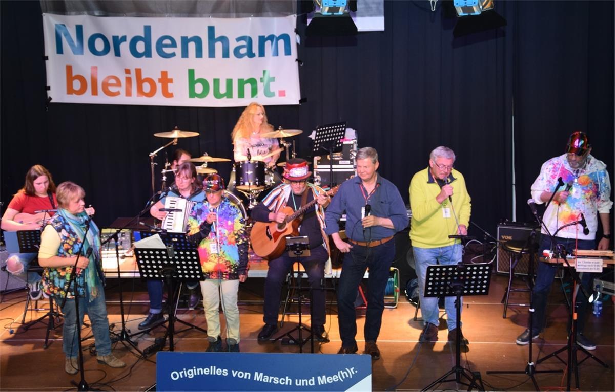 Die Butjenter Speelwark eröffnete "Nordenham rockt bunt".