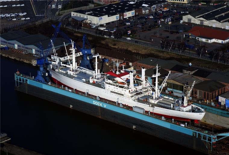 Die "Cap San Diego" ist für drei Wochen zu Gast in Bremerhaven. Das Museumsschiff wird bei German Dry Docks wieder flott gemacht. 