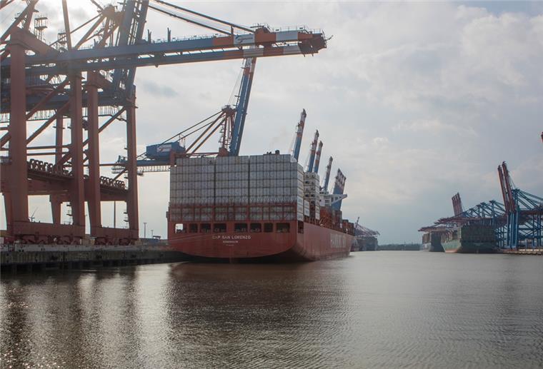 Frachter muss Hamburg verlassen und kommt nach Bremerhaven Die „Cap San Lorenzo“ musste den Hamburger Hafen verlassen.