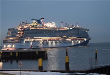 Carnival Jubilee- Abfahrt Meyer Werft

4.12.23 Foto Scheer