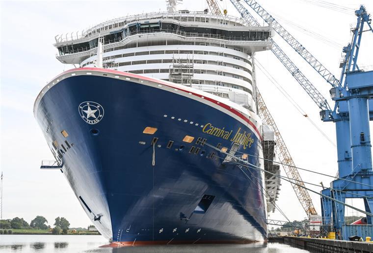 Mächtiger Kreuzliner „Carnival Jubilee“ macht sich in Richtung Nordsee auf Die „Carnival Jubilee“ soll den Papenburger Werfthafen am Montag verlassen.