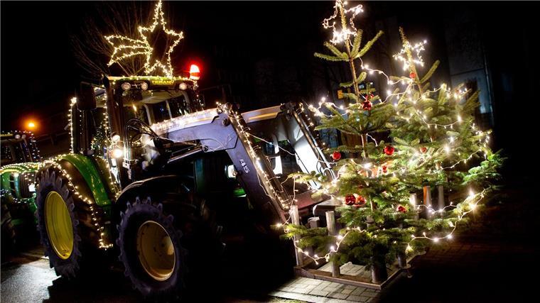 Streit um Lichterfahrten mit dekorierten Treckern entbrannt Die CDU fordert einheitliche Regelungen für die weihnachtlichen Lichterfahrten von Landwirten in Niedersachsen. (Archivbild)