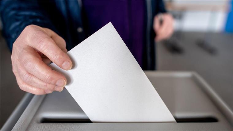 Weitere Hochrechnung sieht CDU in Niedersachsen vorn Die CDU ist einer Hochrechnung zufolge bei der Bundestagswahl in Niedersachsen die stärkste Kraft geworden.