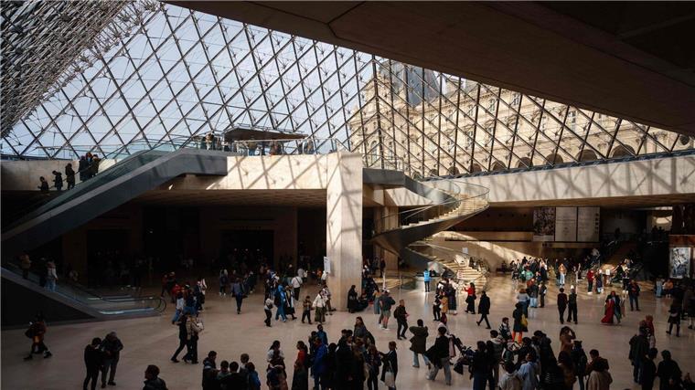 Die Chefin des Louvre schlägt Alarm, das Gebäude sei in kritischem Zustand. 