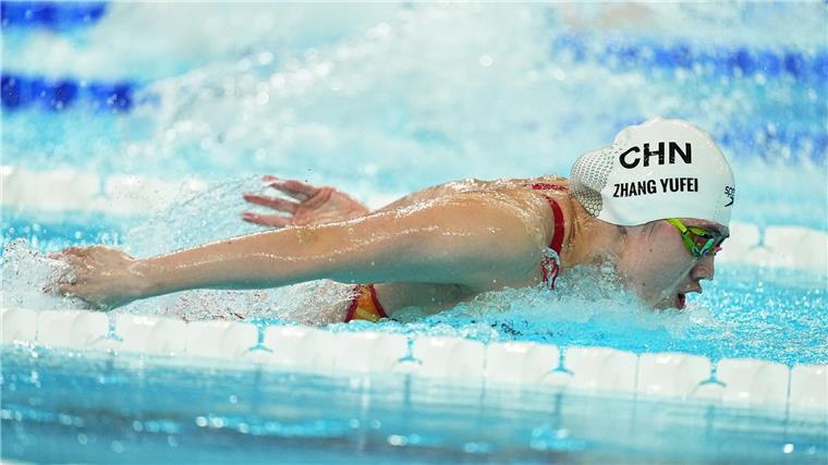 Nazi-Bilder bekommen: Schwimmerin Köhler leidet unter Folgen Die Chinesin Zhang Yufei holte in Paris Bronze vor Köhler.