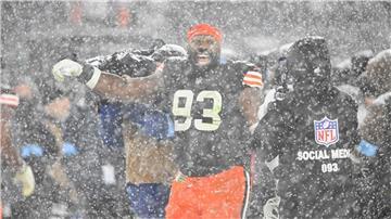 Die Cleveland Browns jubelten nach dem Sieg gegen die Pittsburgh Steelers im Schnee.