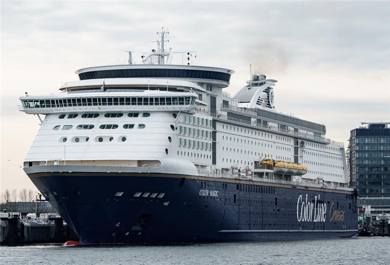 Color Line nimmt wieder Kurs auf Kiel Die «Color Magic» der norwegischen Reederei Color Line legt am Fähranleger am Ostuferhafen an.