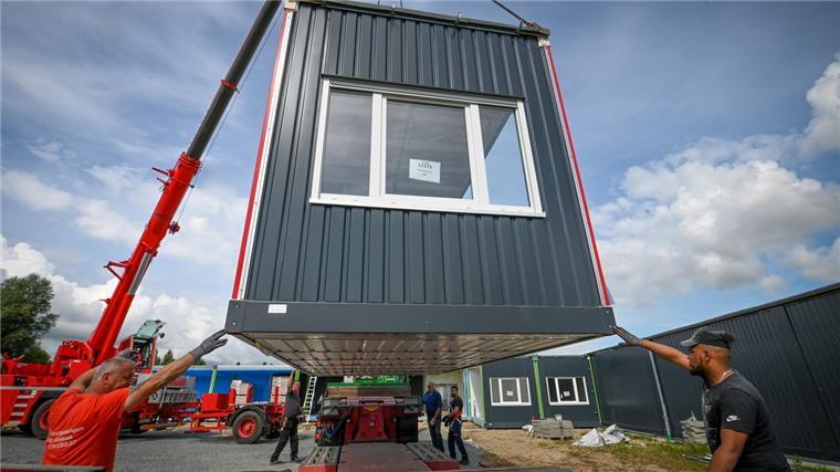 Neue Schulen: Bremerhaven muss auf Container setzen Die Container-Schule in Lehe muss ebenfalls länger bestehen bleiben als geplant. Foto Scheschonka