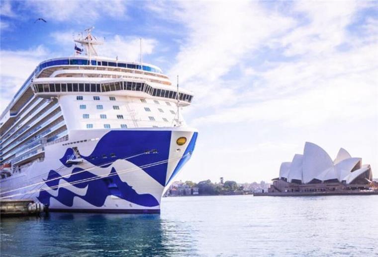 Günstiger als Altenheim: Rentner-Paar lebt zwei Jahre auf Kreuzfahrtschiff Die "Coral Princess" in Sydney.