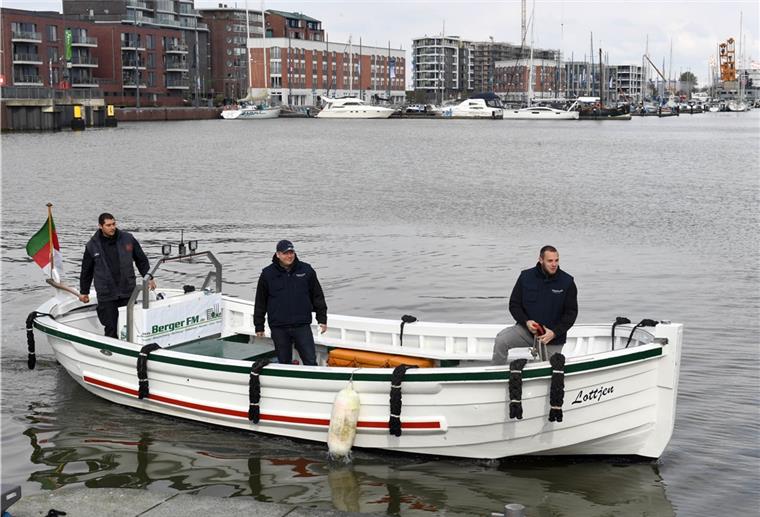 „Lottjen“ steuert Leuchttürme an Die Crew des Wassertaxis „Lottjen“ in Bremerhaven hat sich eine Leuchtturm-Tour überlegt.