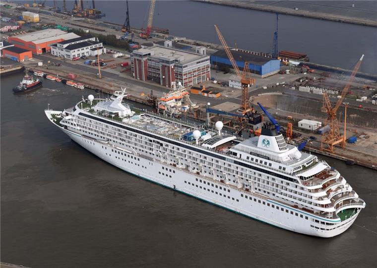 Kreuzliner-Umbau beendet Kurzarbeit auf der Lloyd Werft Die "Crystal Symphony" bei der Ankunft auf der Lloyd Werft.