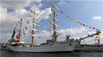 Die „Cuauhtémoc“ war regelmäßig in Deutschland zu Gast, so auch 2019 bei der Hanse Sail in Rostock. (Archivbild)