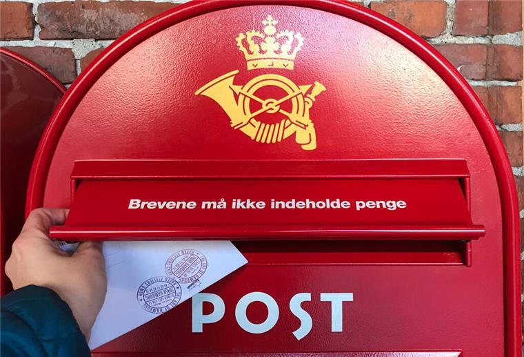 Krasser Schritt: Dänische Post stellt ab 2026 keine Briefe mehr zu Ein Briefkasten in Kopenhagen (Dänemark), aufgenommen. Postnord will ab 2026 keine Briefe mehr zustellen.