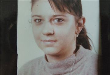 Die damals 22 Jahre alte Vanessa Wardelmann arbeitete als Prostituierte in Bremerhaven. Am 26. September 1992 wurde der Leichnam der Frau nahe der Lune in der Gemeinde Loxstedt gefunden.