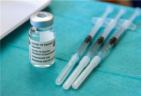 Die Debatte um den Corona-Impfstoff von Astrazeneca nimmt wieder Fahrt auf.