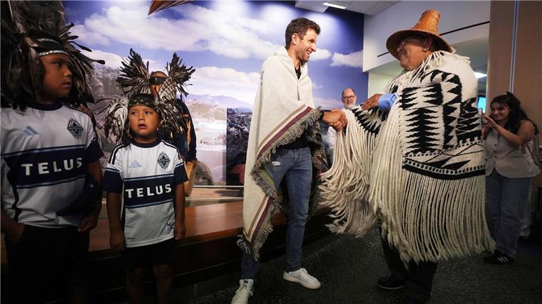 Die Decke der Musqueam soll Thomas Müller bei Heimweh trösten.