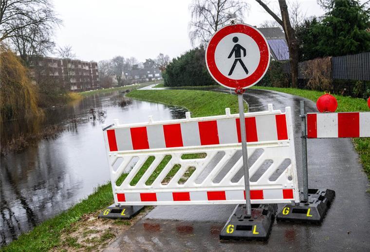Hochwasser in Niedersachsen: Zwei Wälder in Lilienthal gesperrt Die aufgeweichten Deiche an der Wörpe sind abgesperrt worden.