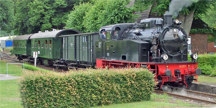 Unterwegs wie früher: Harpstedter Dampflok startet in die Saison Die Delmenhorst-Harpstedter Eisenbahnfreunde lassen wieder ihre Dampflok zwischen Harpstedt und Delmenhorst fahren.